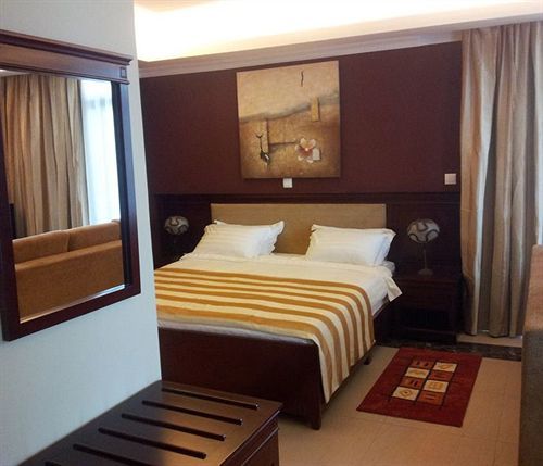 Roca Golf Hotel Бужумбура Экстерьер фото